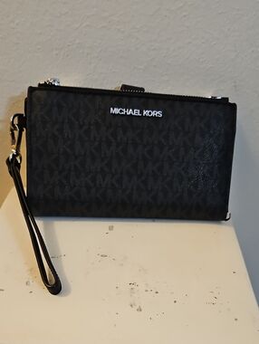 Michael Kors Black Signature Logo Women’s Phone Wristlet